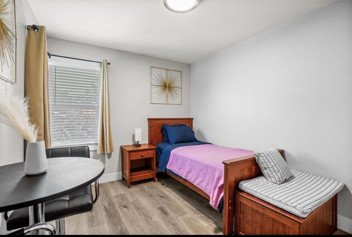 Building Photo - 80 Loma Vista Way