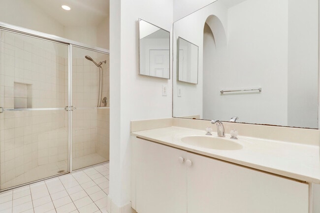 Building Photo - 5029 Forest Dale Dr