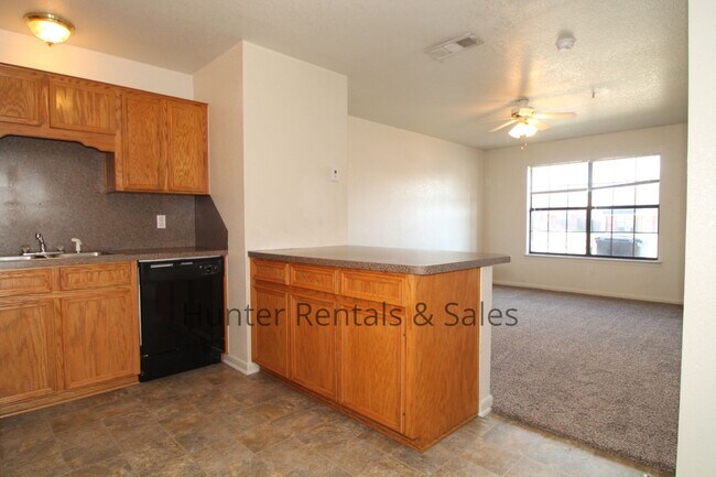 Building Photo - Move in Today!