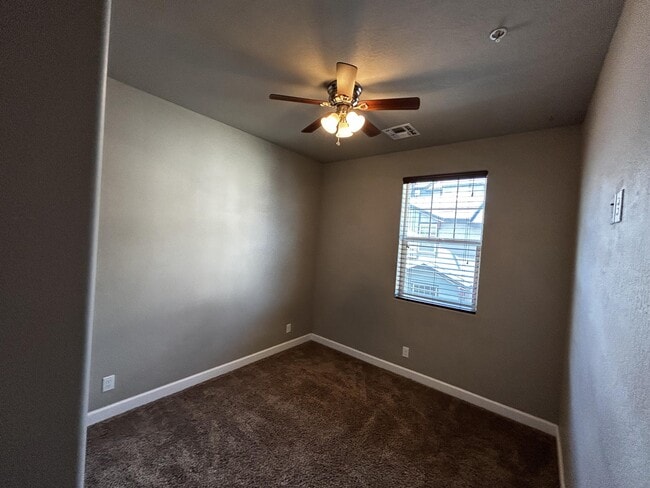 Building Photo - 2465 W Cripple Creek Dr