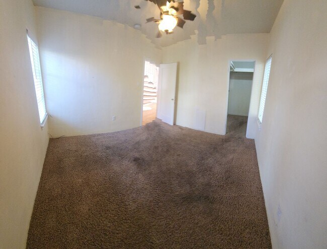 Building Photo - 1822-1828 Fixlini Street***