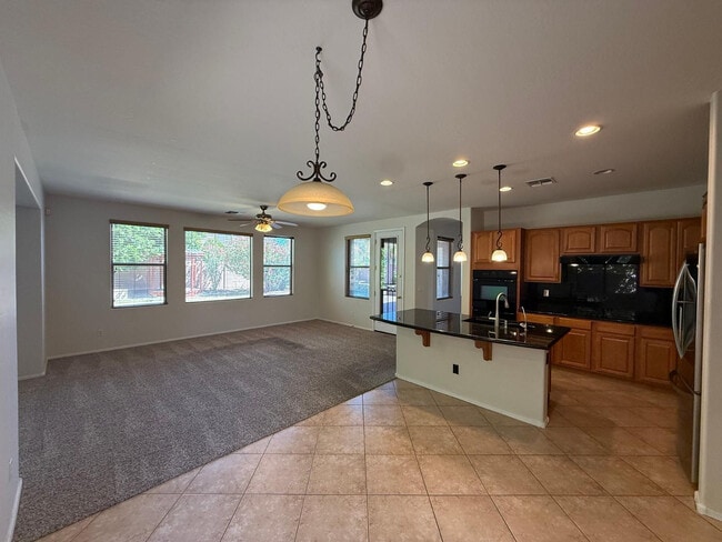 Building Photo - 906 W Glenmere Dr