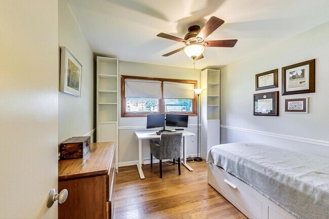 Building Photo - 1304 N Mitchell Ave