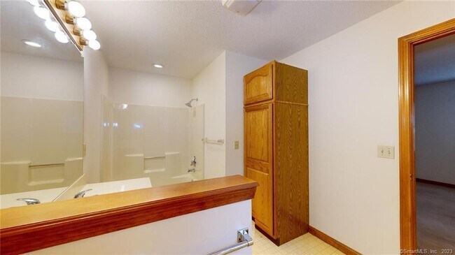 Building Photo - 111 Carriage House