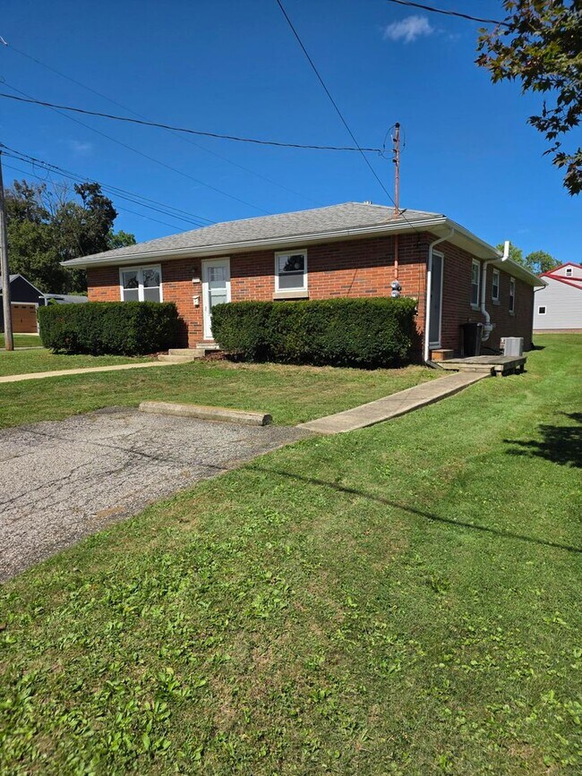 Building Photo - 947 S Heltman Ave