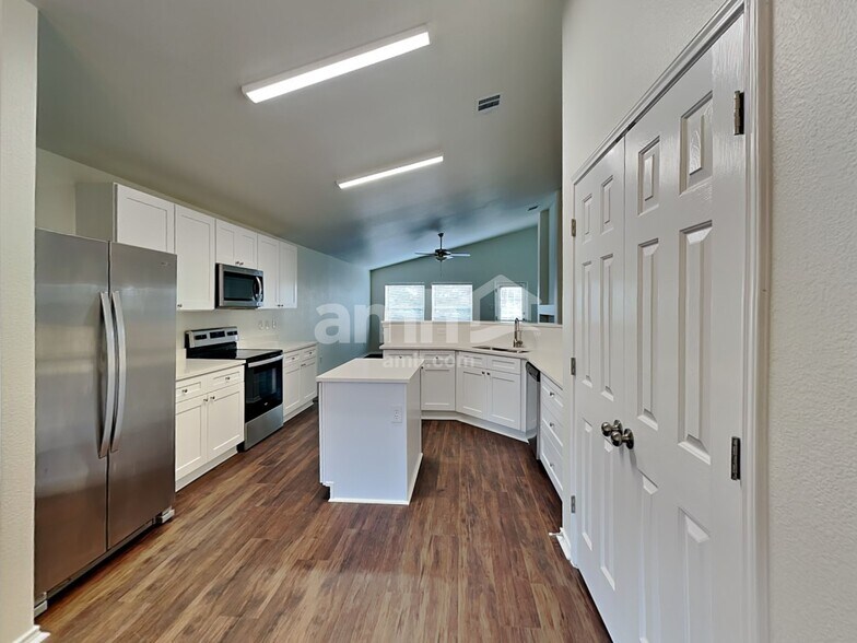 Building Photo - 8321 Brigalow St