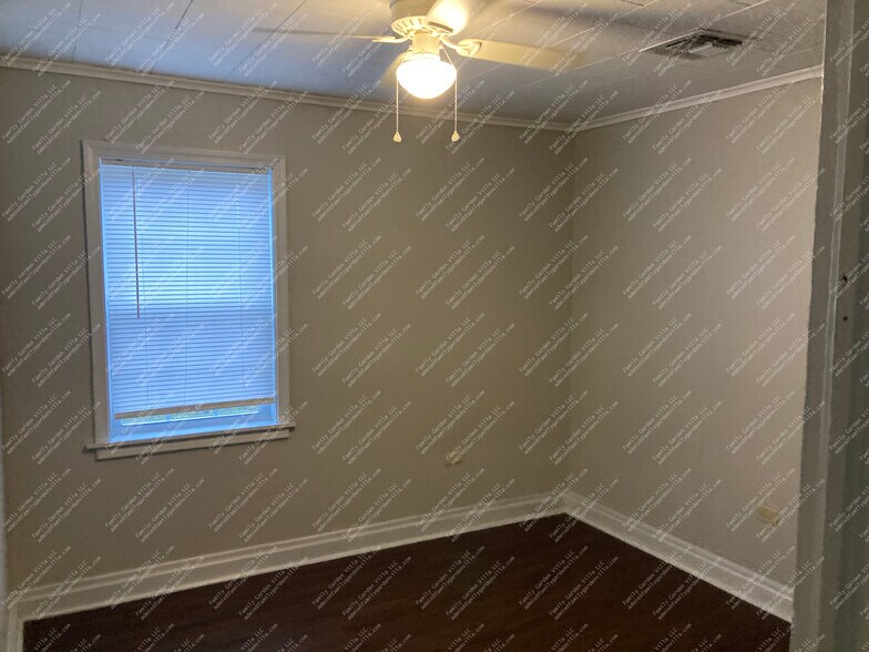 Building Photo - 1854 Ridgefield Ave