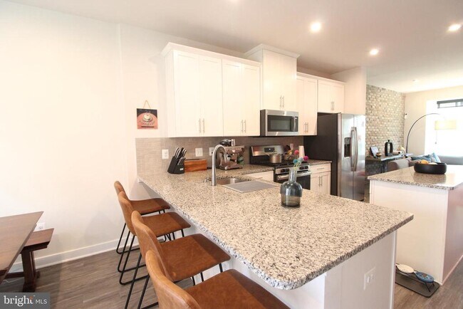 Building Photo - 6210 Monitor St