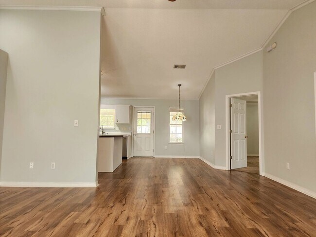 Building Photo - Adorable back yard in Gulf Shores - 3/2