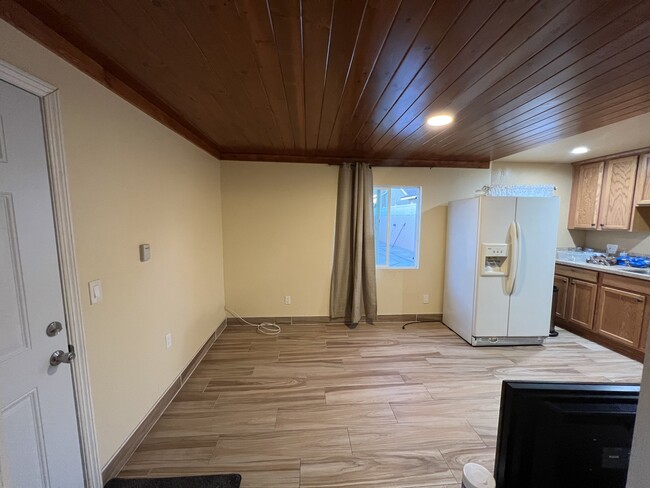 Full Kitchen / Living Room - 2849 Flower St