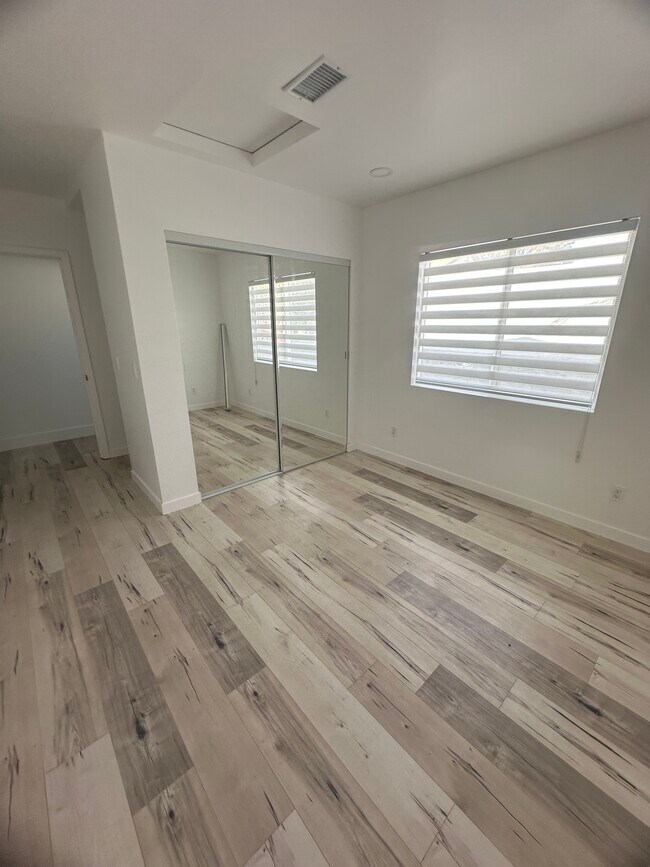 Building Photo - 10861 Nettleton St