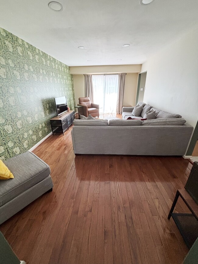 Building Photo - 5107 Cliffhaven Dr