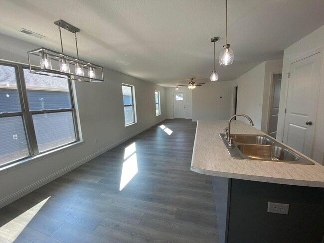 Building Photo - 6030 S Hummingbird Ln