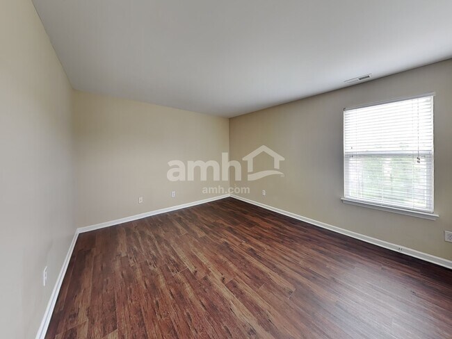 Building Photo - 275 Flanders Dr