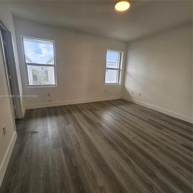 Building Photo - 1720 SE 9th Ave