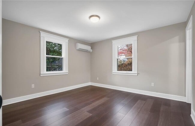 Building Photo - 346 Middlebury Rd