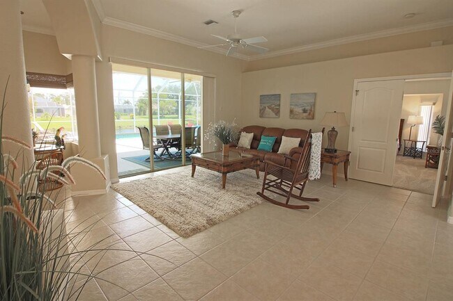 Building Photo - 811 Rotonda Cir