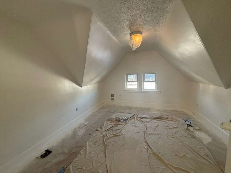 Building Photo - 24 Belmont St