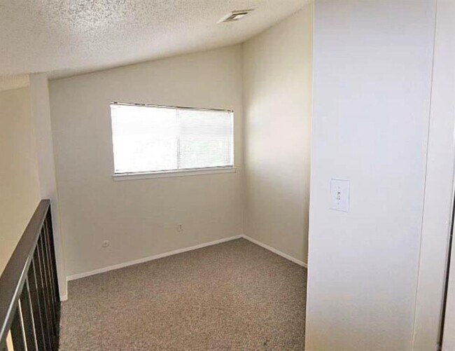 Building Photo - 9365 Pagewood Ln