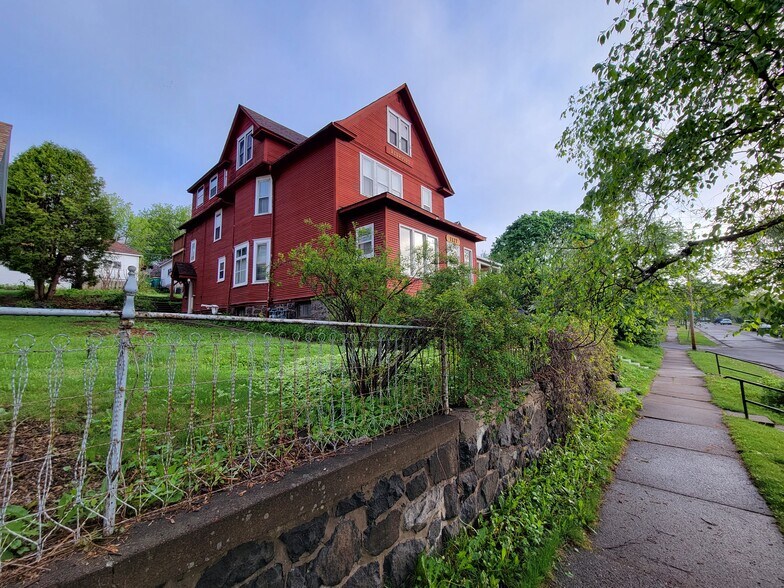 Building Photo - 1127 E 6th St