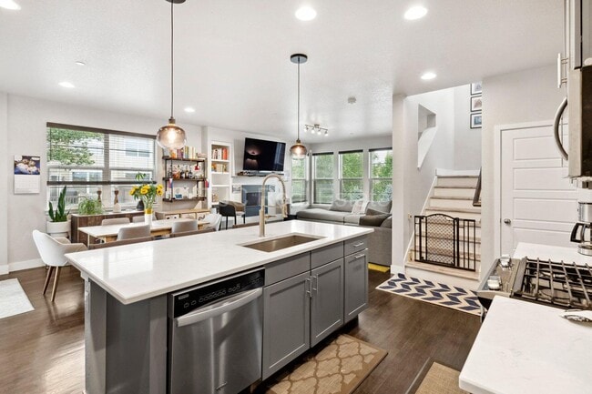 Building Photo - 8890 Yates Dr