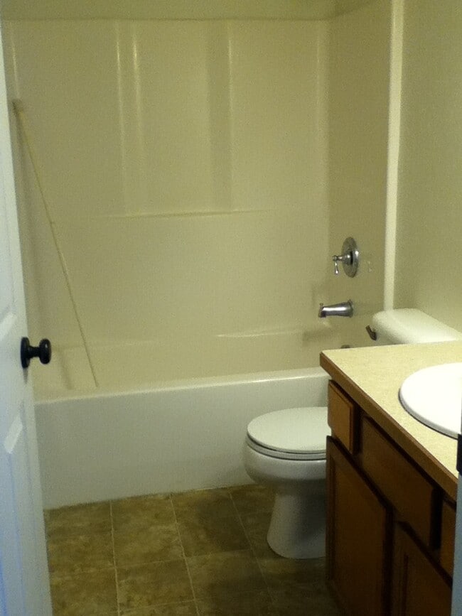 Building Photo - 4 Bedroom 2 Bathroom House - Close to MSU Campus