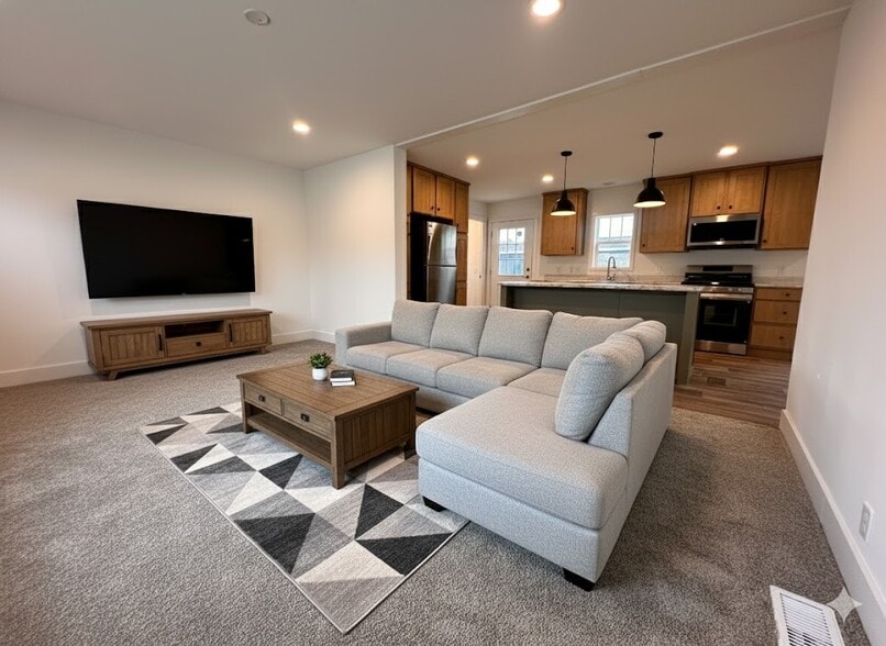 Building Photo - 15 Cavalier St N