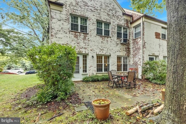 Building Photo - 1132 Valley Dr