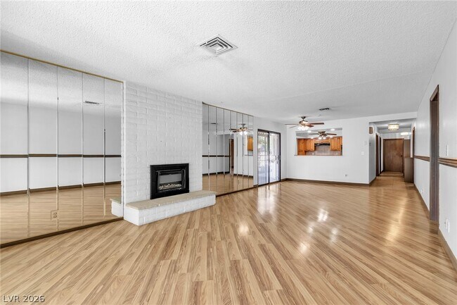 Building Photo - 2457 Swan Ln