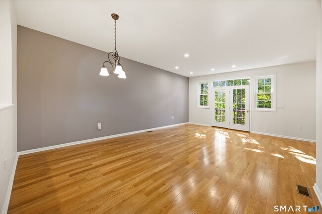 Building Photo - 6 Cypress Ln