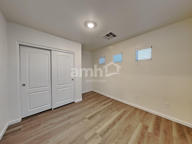 Building Photo - 2930 S Cole Dr