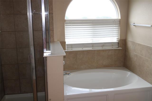 Building Photo - 2435 Castle Pines Dr