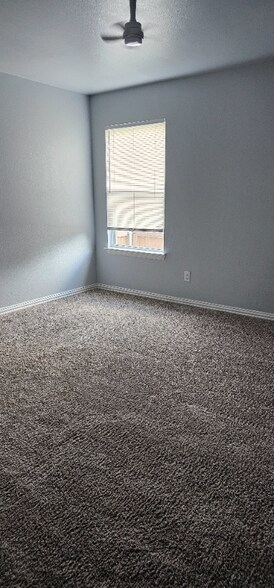 Building Photo - 419 E Day St