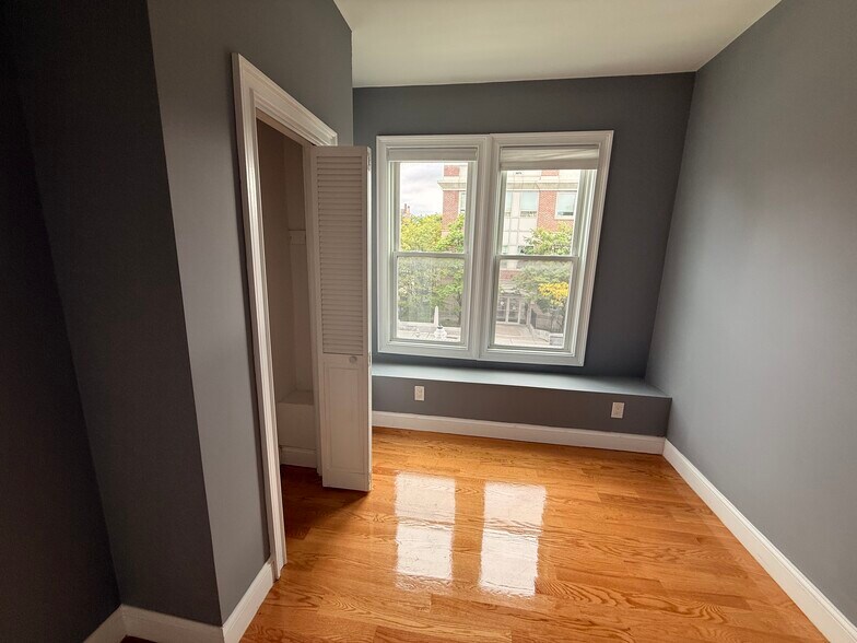 Building Photo - 337 Cambridge St