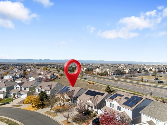 Building Photo - Light and bright 4-bedroom 3 bath beauty i...