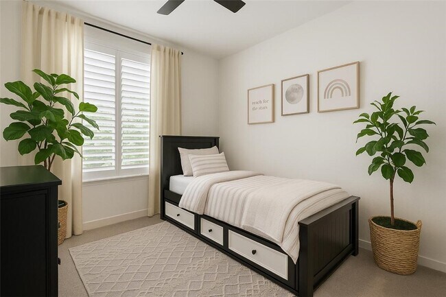 Building Photo - 2700 E Chaucer St