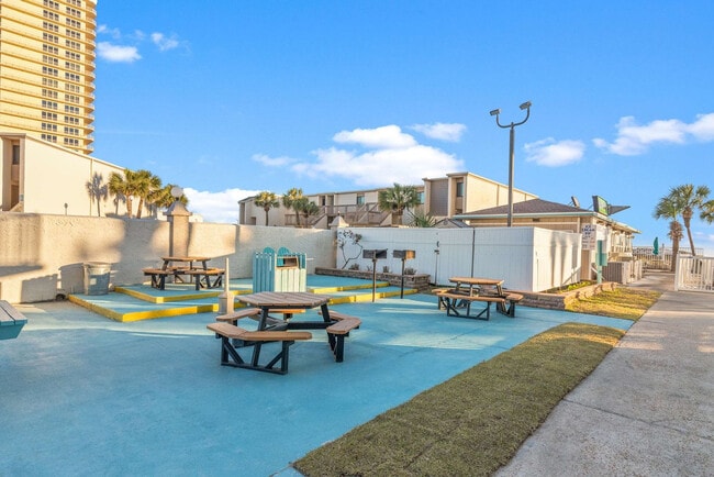 Building Photo - 8743 Thomas Dr