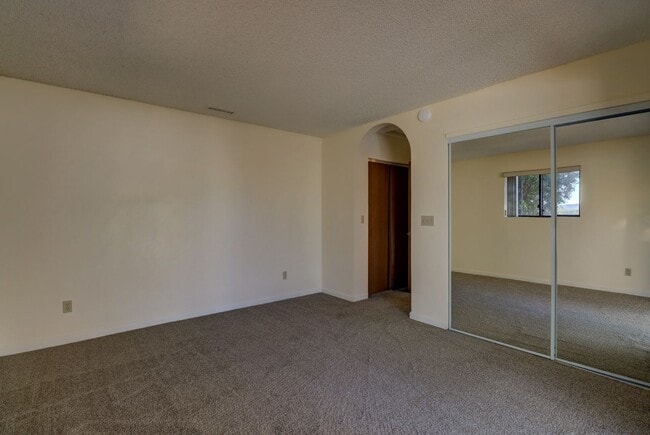 Building Photo - 1298 N Tapadero