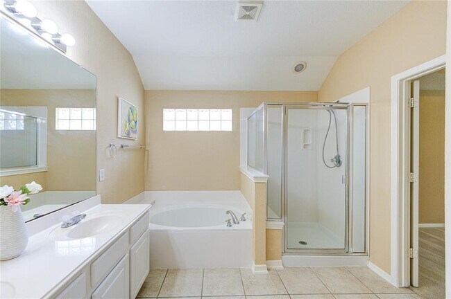Building Photo - 6114 Breezy Hollow Ln