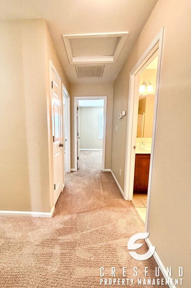 Building Photo - NEW PAINT AND LVP FLOORING! BEAUTIFUL 3 BE...