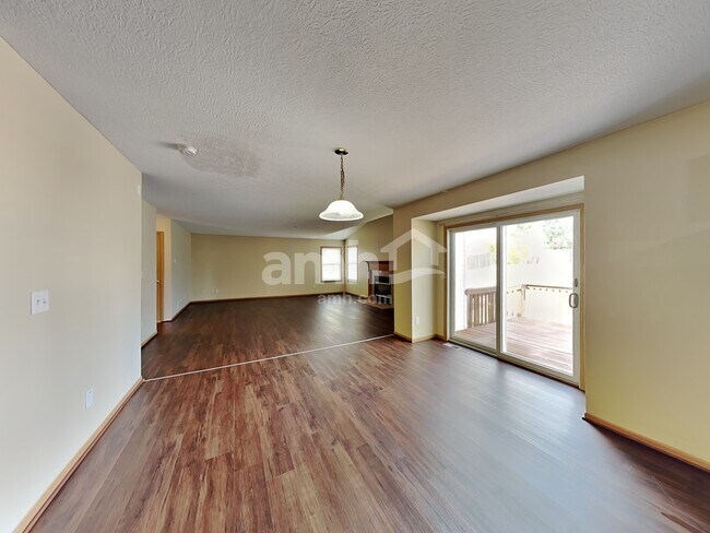 Building Photo - 2271 Landcrest Dr