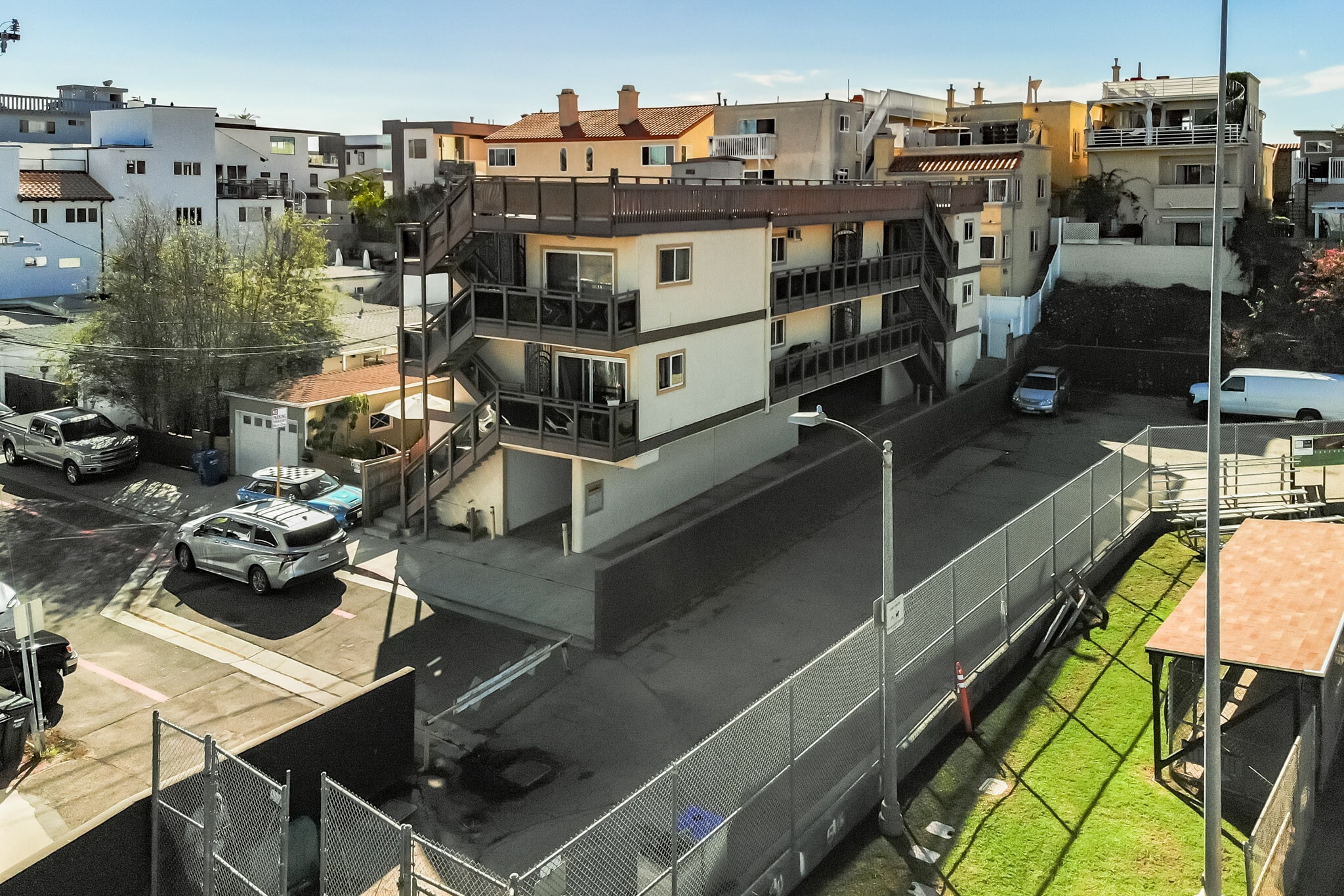 Building Exterior - Unblocked View - 851 Cypress Ave