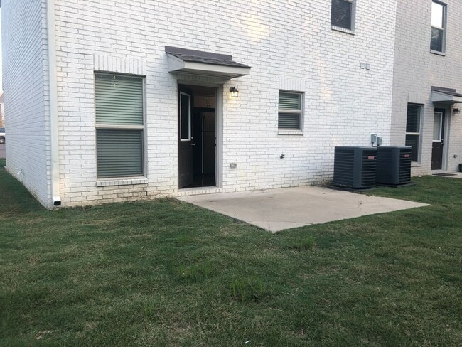 Building Photo - 4BR/4.5 Bath For Rent