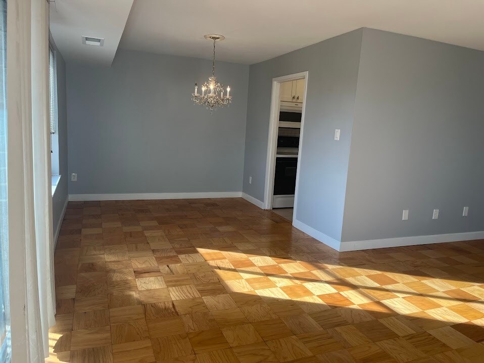 Dining Room - 3101 S Manchester St
