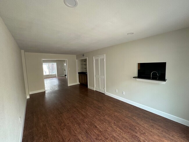Building Photo - 8448 Ariel St