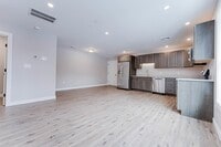 Building Photo - 3 Strafford Rd