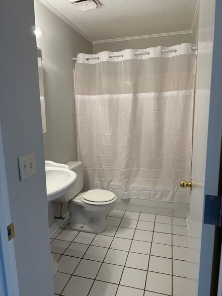 Bath - 1613 Ashford Ln