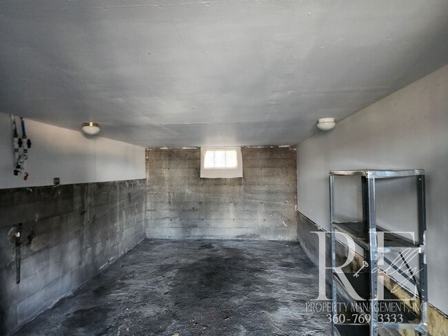 Building Photo - Cozy 1BR Duplex in Manette with Garage & Water Views