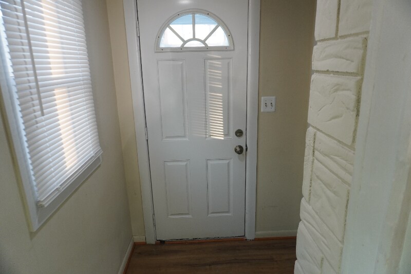 Building Photo - 217 Center St