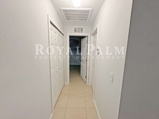 Building Photo - Newly Renovated 3BR/2BTH Fort Myers Home with Bright Layout & New Appliances